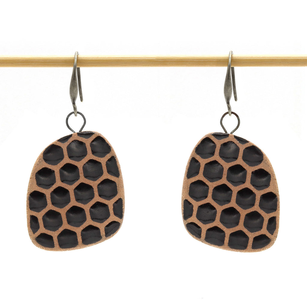 Oorbellen Mono Black Beehive