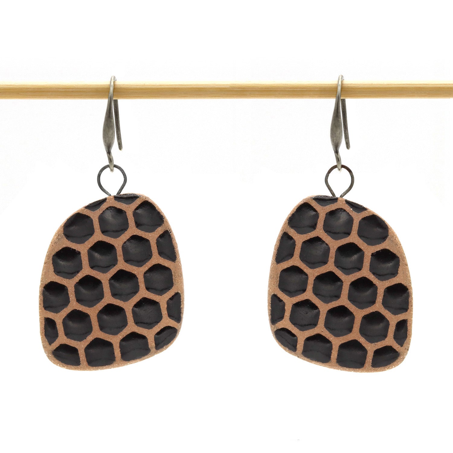 Oorbellen Mono Black Beehive