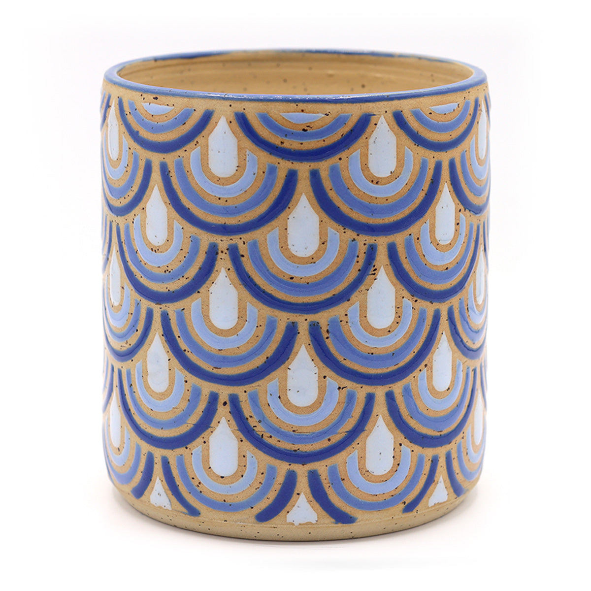 handgemaakte keramieken plantpot met geometrisch patroon in warme kleuren