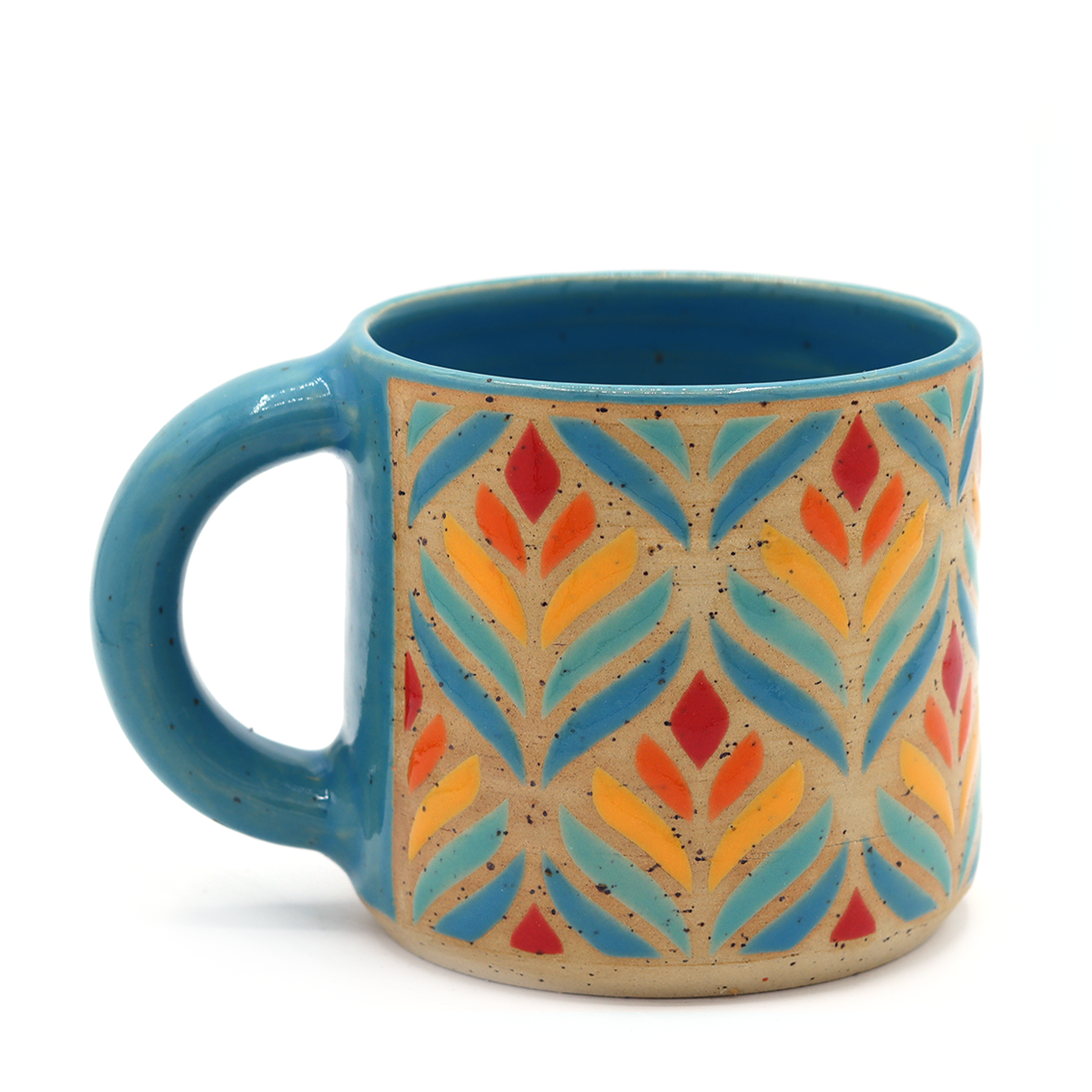 handgemaakte mok van keramiek met bloemen patroon in vrolijke kleuren