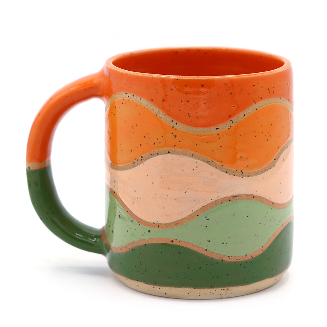 handgemaakte keramieken mok met kleurrijk patroon van gespikkelde steengoedklei